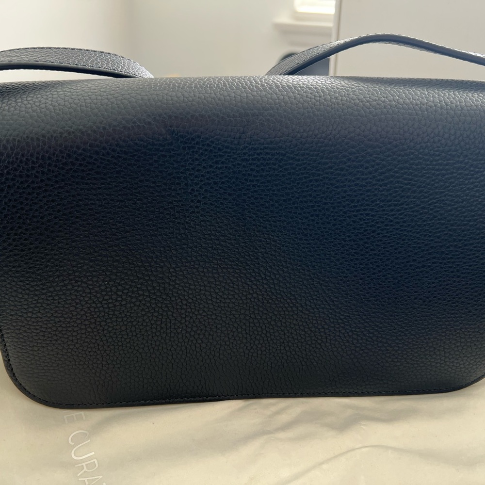 The Curated Elegant Black Leather Shoulder/Crossbody Bag - Picture 4 of 14